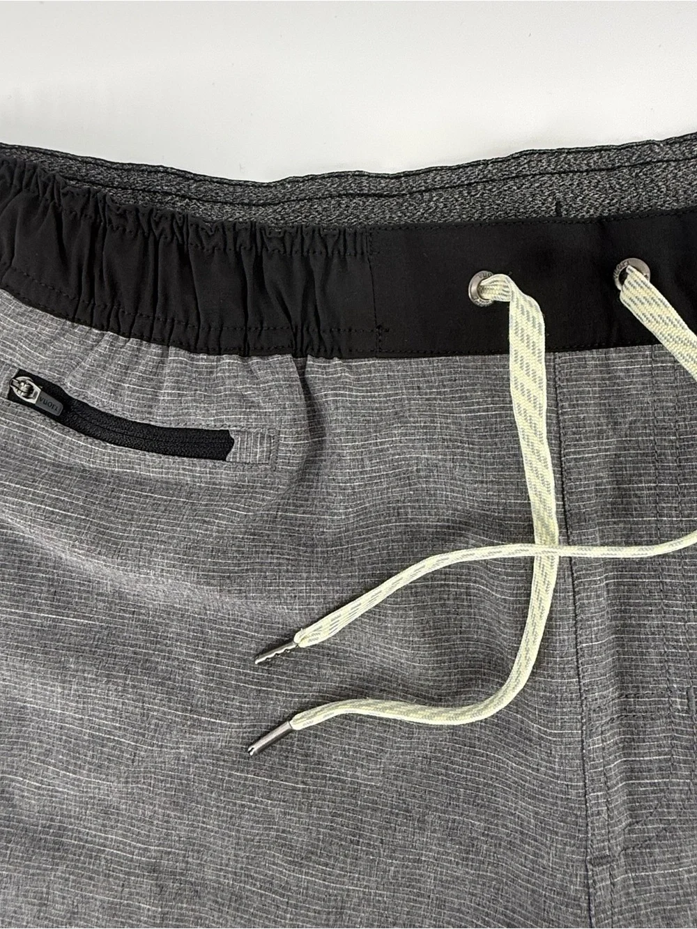 Vuori Bank Shorts Mens Large Gray Hybrid Drawstring Pocket Stretch Performance